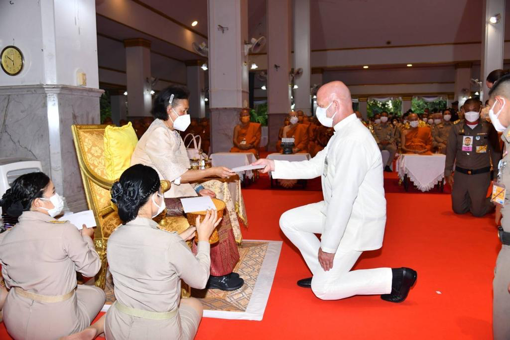 Libor Votruba přebírá vysoké státní vyznamenání od thajské princezny, zdroj: Neo Centrum